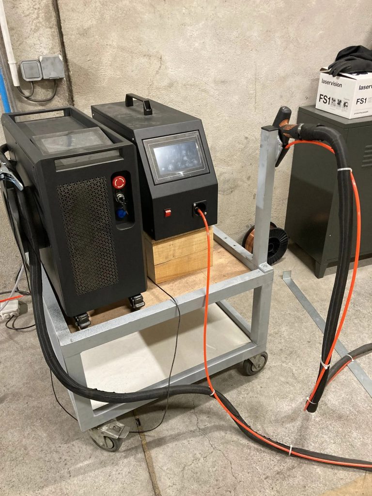 Poste de soudage à laser